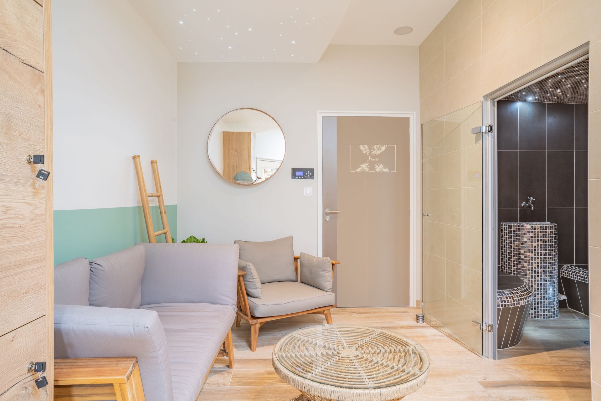 Logo pour « Le Temps d'une Évasion », une entreprise de beauté et de spa, en caractères bruns sur fond blanc.