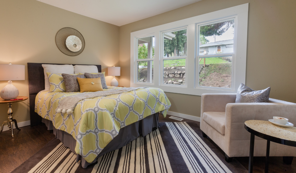 Make your home look its best and sell faster with professional staging and organization help.