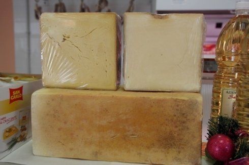 vendita di formaggi stagionati