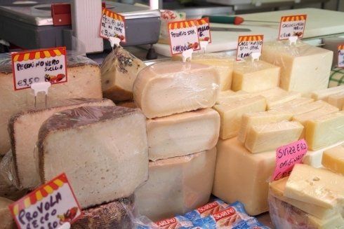 vendita di formaggi locali