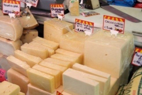 vendita di formaggi siciliani