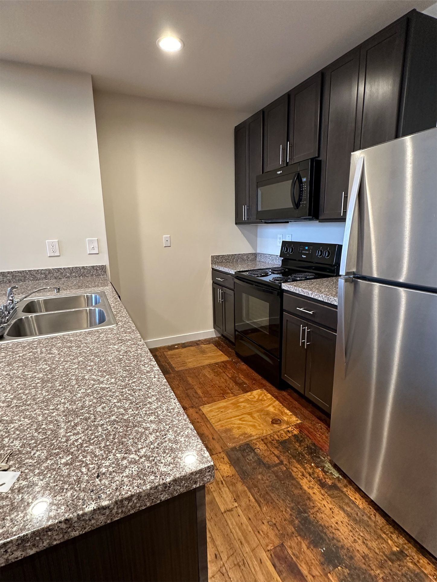 A kitchen with stainless steel appliances and granite counter tops