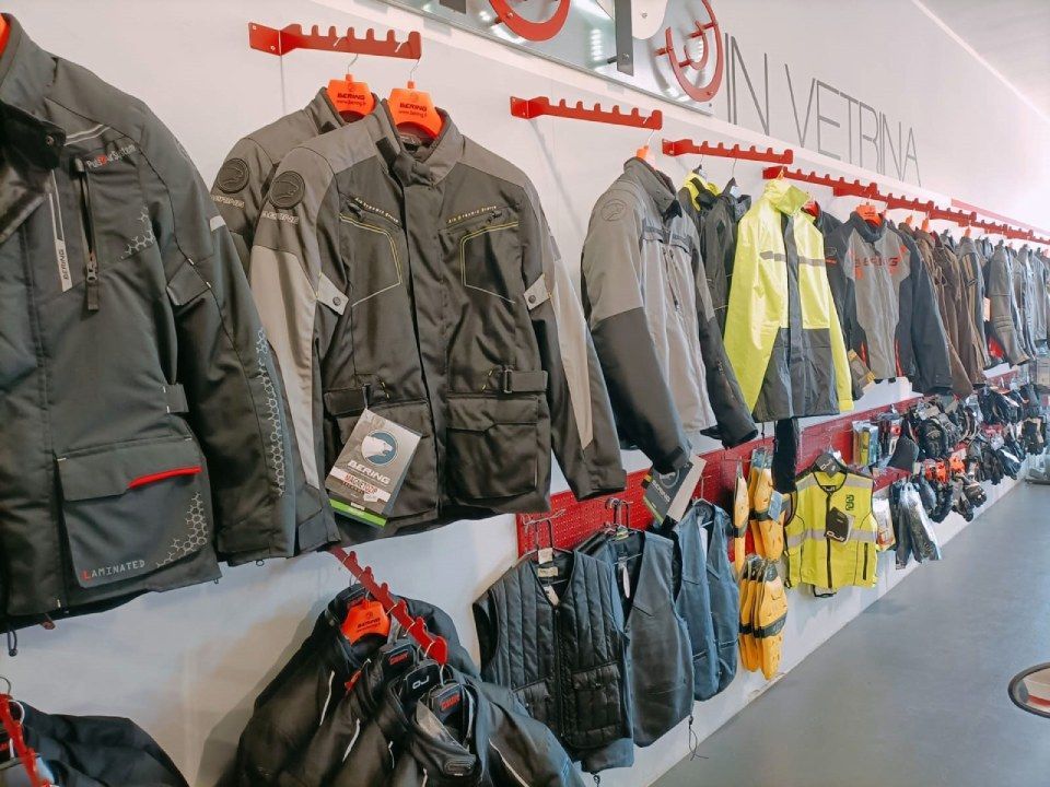 capi d'abbigliamento per motociclisti Borgomanero