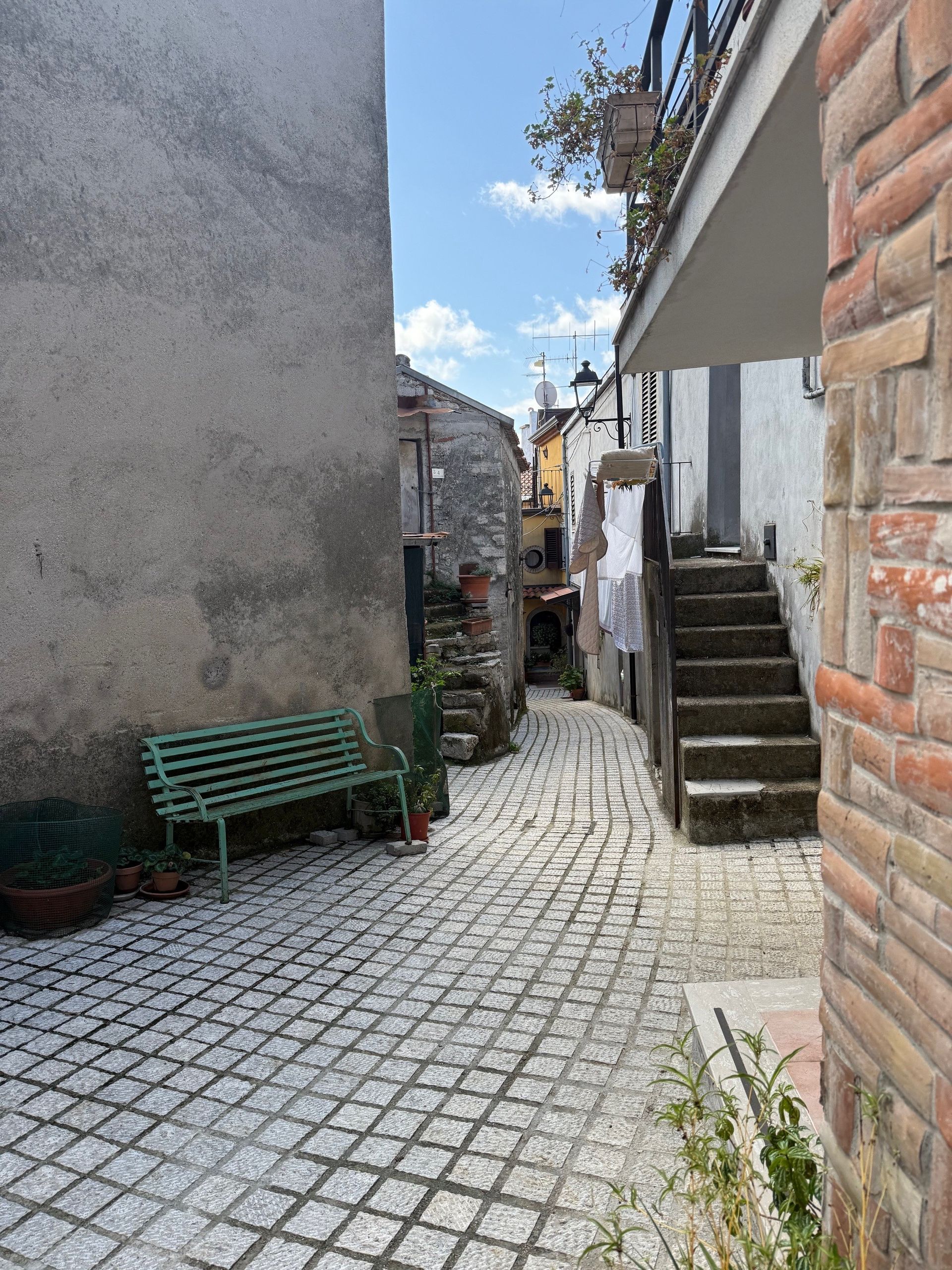 Enge Gasse in Montaquila, Molise