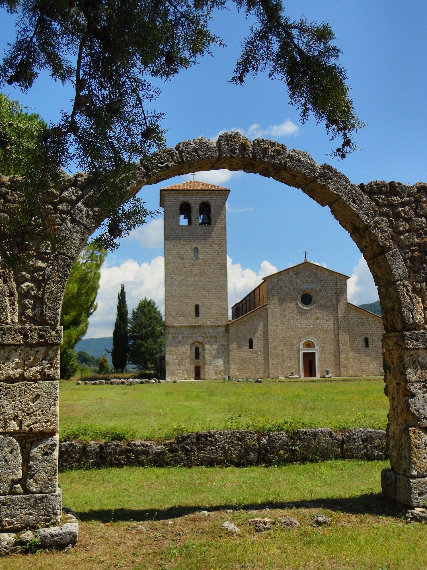 Kirche in Castel San Vincenzo, Molise