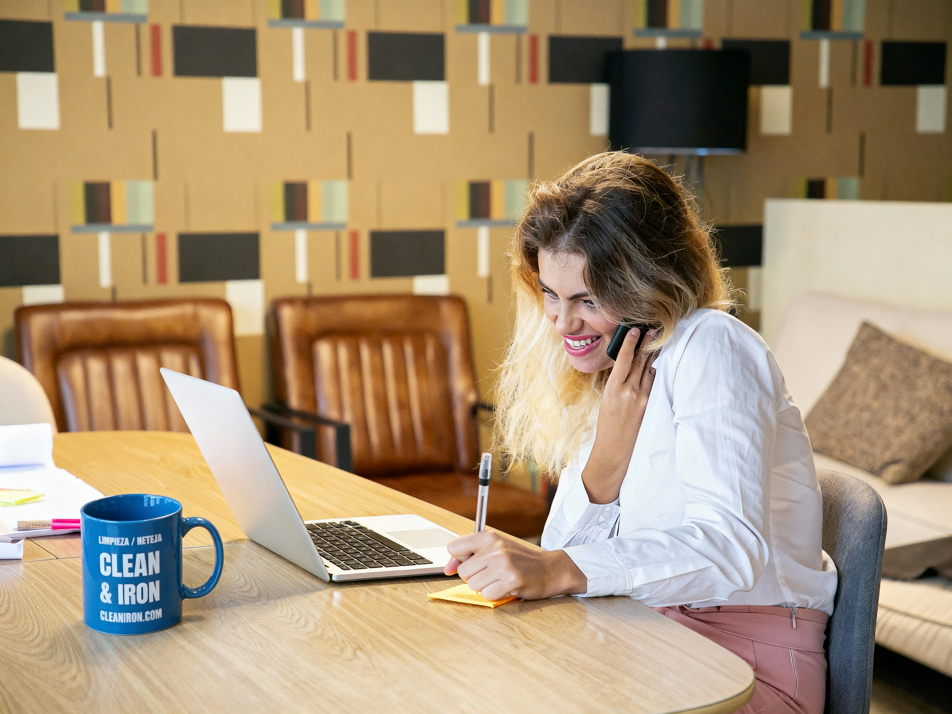 Dona treballant a Clean and Iron Service