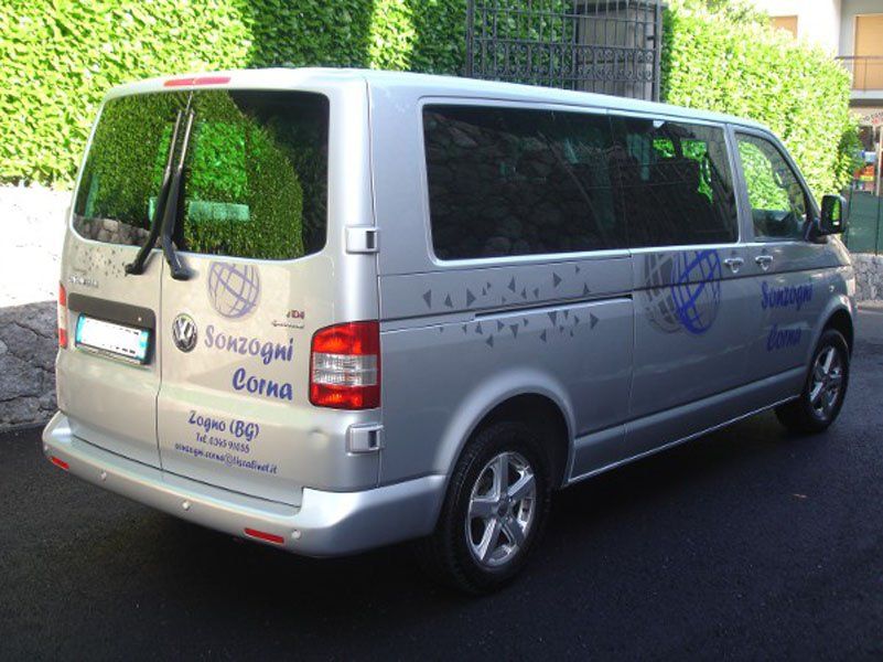 fianco pulmino a 9 posti