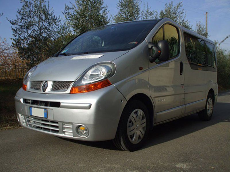 pulmino Renault a 9 posti