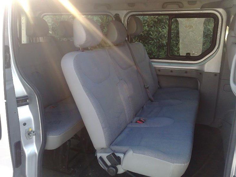 pulmino Renault con 9 posti