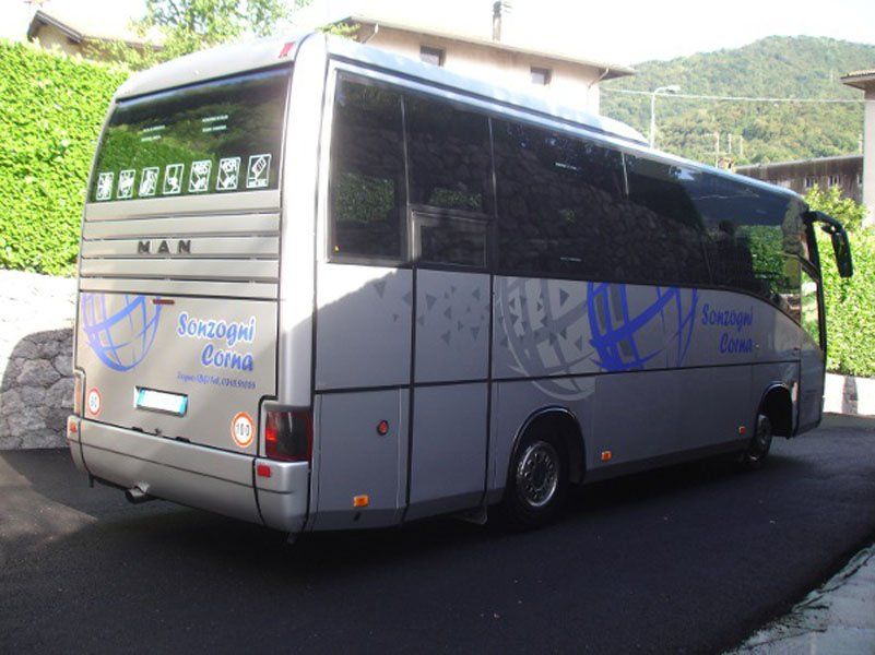 ingresso posteriore bus a 36 posti