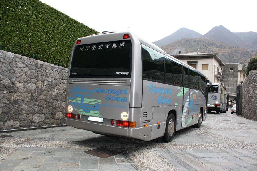 ingresso posteriore di bus a 40 posti