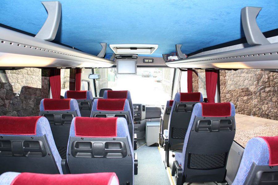 interno bus a 19 posti