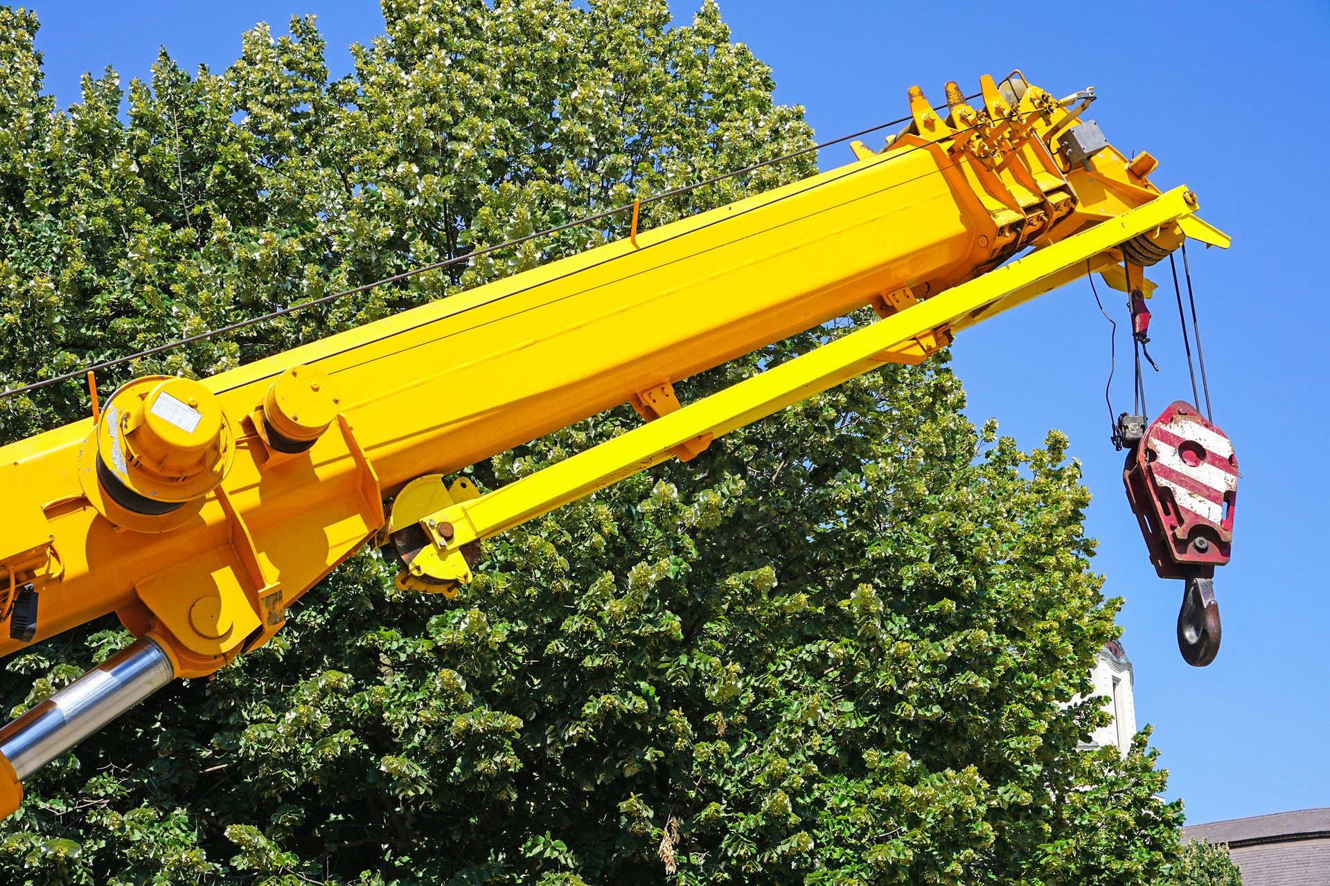 Crane rental services by Floyd Steel Erectors, Inc., providing heavy equipment for construction projects in Chicago, IL