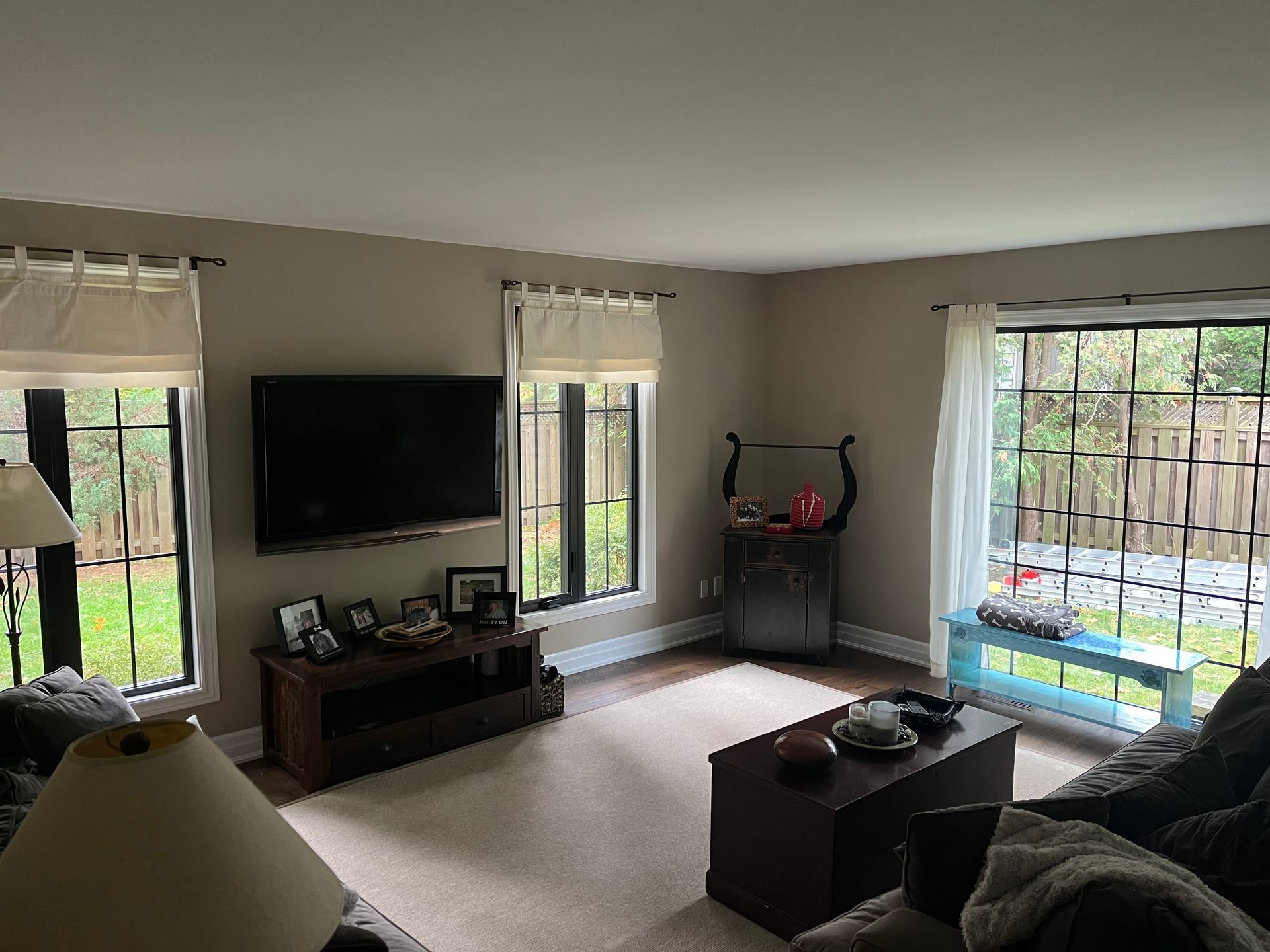 A living room with a flat screen tv mounted on the wall.