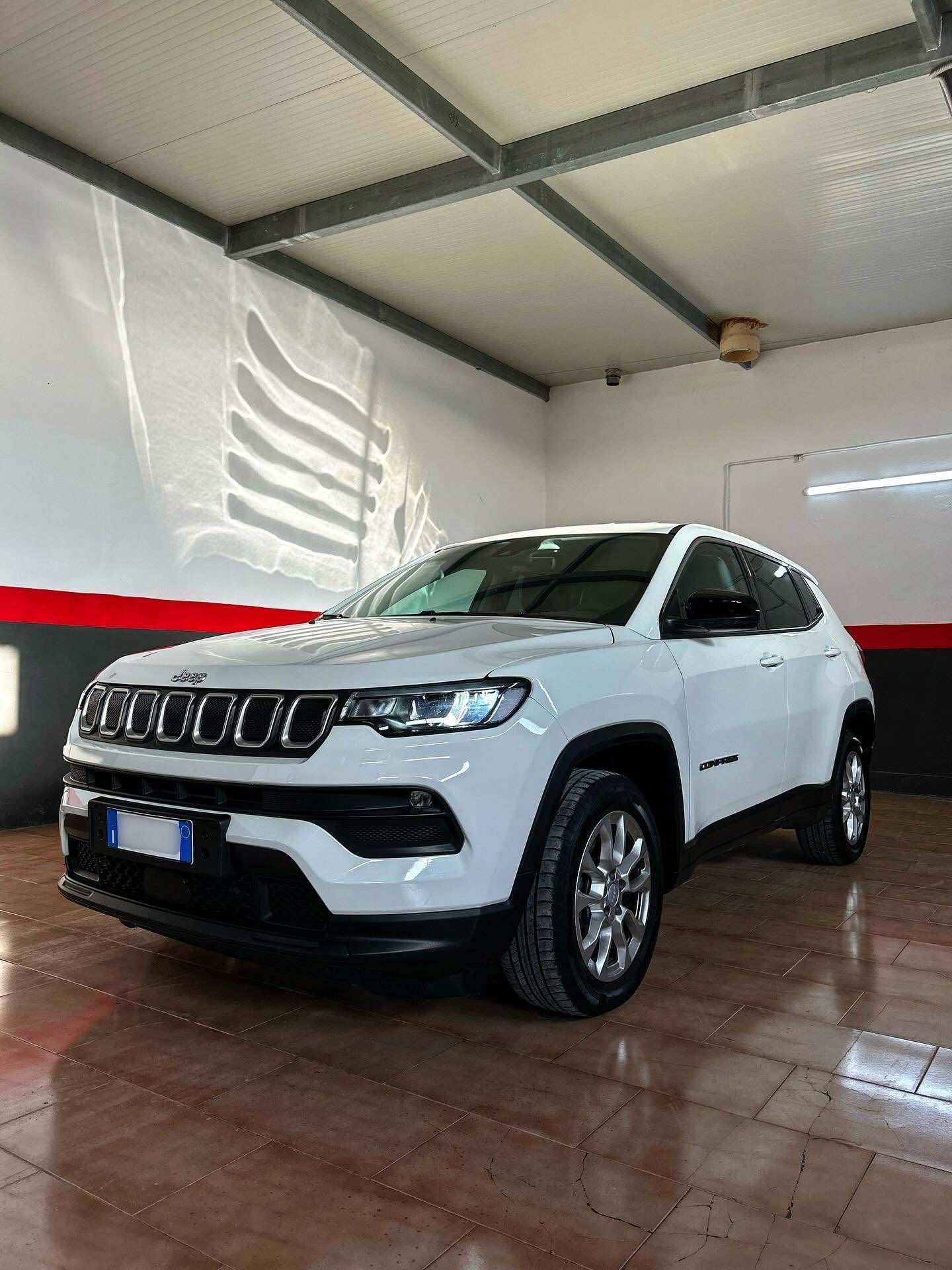 SUV Jeep Compass bianco 