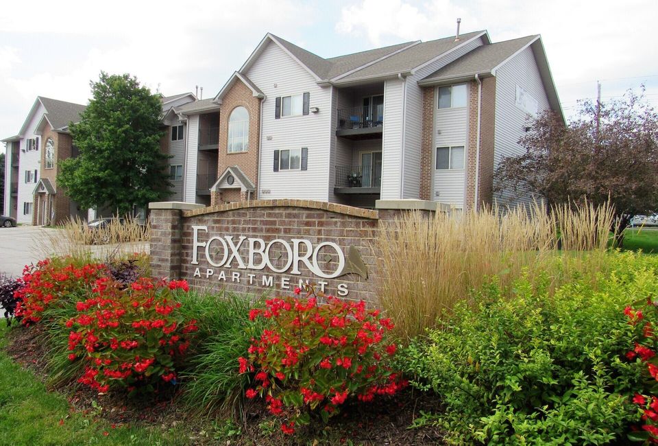 Foxboro Apartments Omaha, Millard, NE Area Apartments for Rent / View
