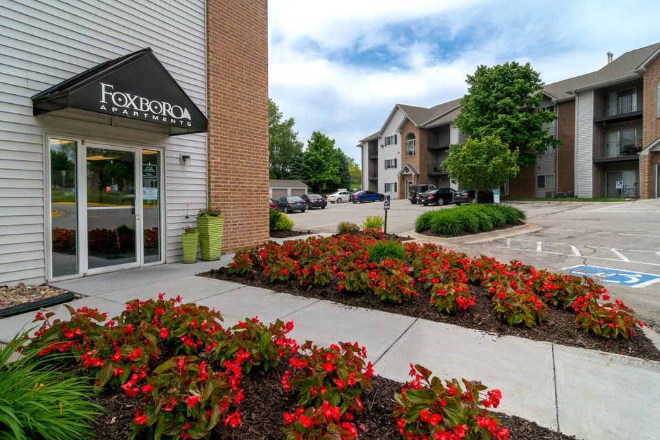Foxboro Apartments Omaha, Millard, NE Area Apartments for Rent / View