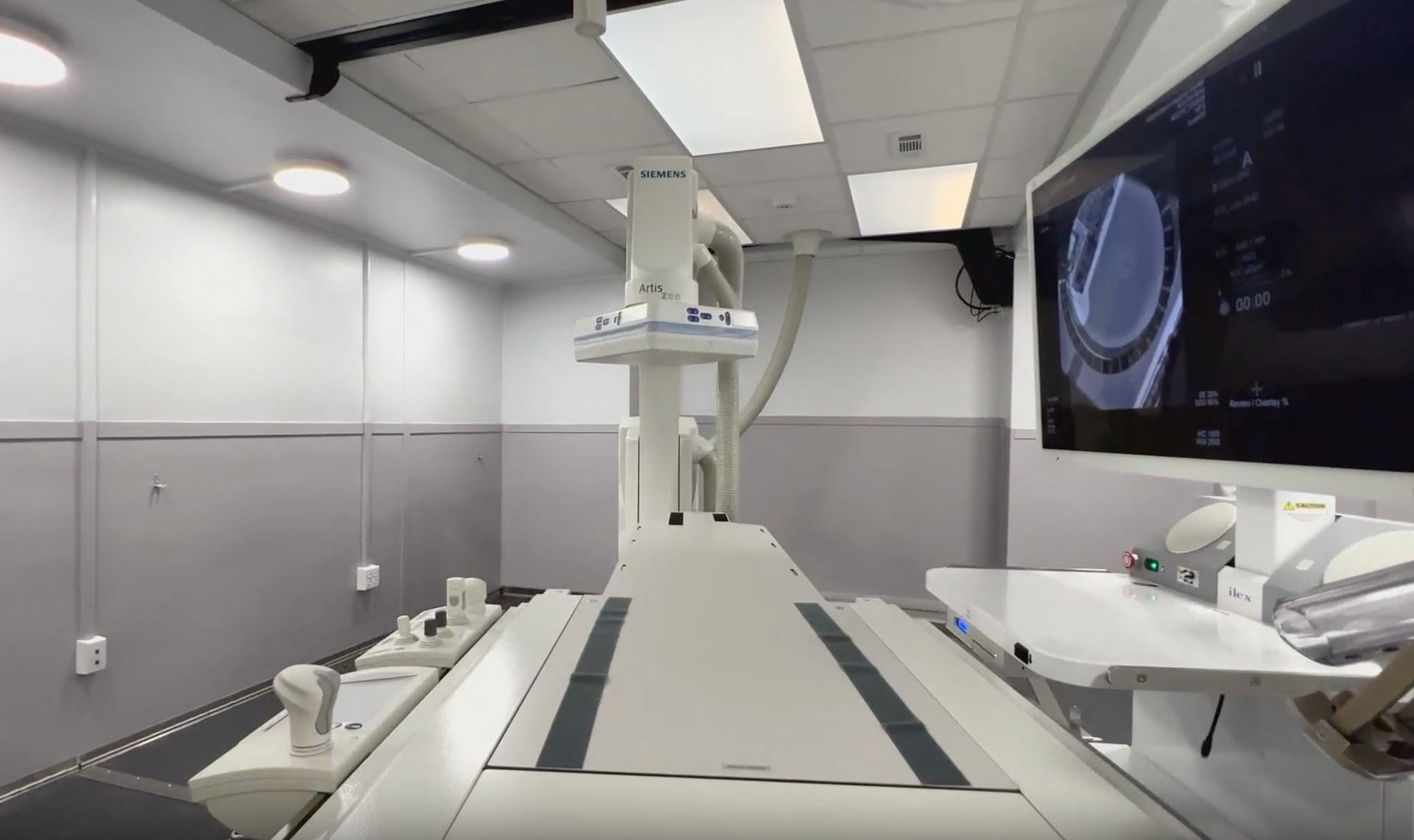 Mobile cardiac catheterization lab equipped for on-site procedures