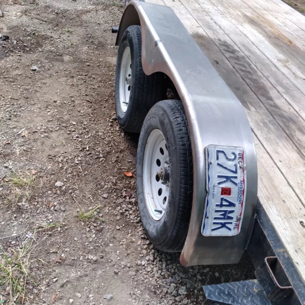 A trailer with a license plate that says 27k 4hk