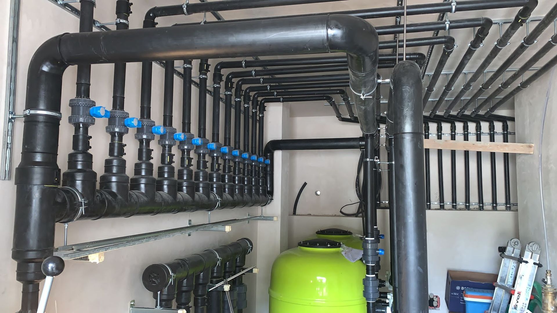 realizzazione di impianti per il trattamento e la disinfezione dell'acqua