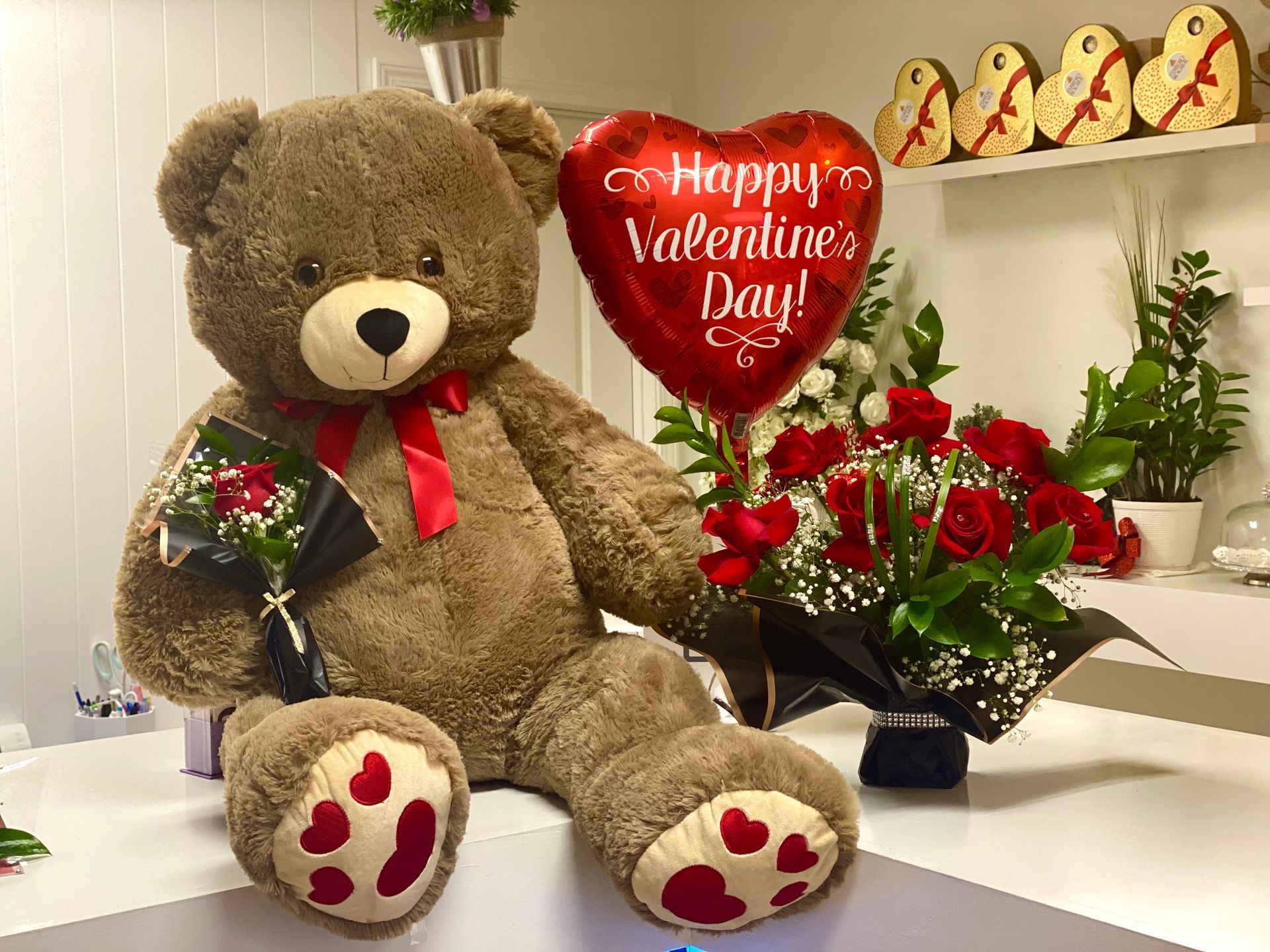 Floral arrangement (Valentin's and Big Bear-L).