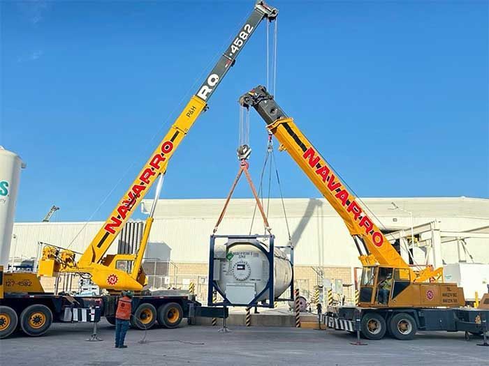 Transportes, Grúas y Montajes Navarro