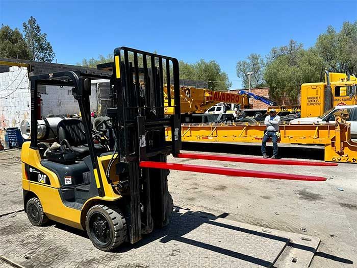 Transportes, Grúas y Montajes Navarro