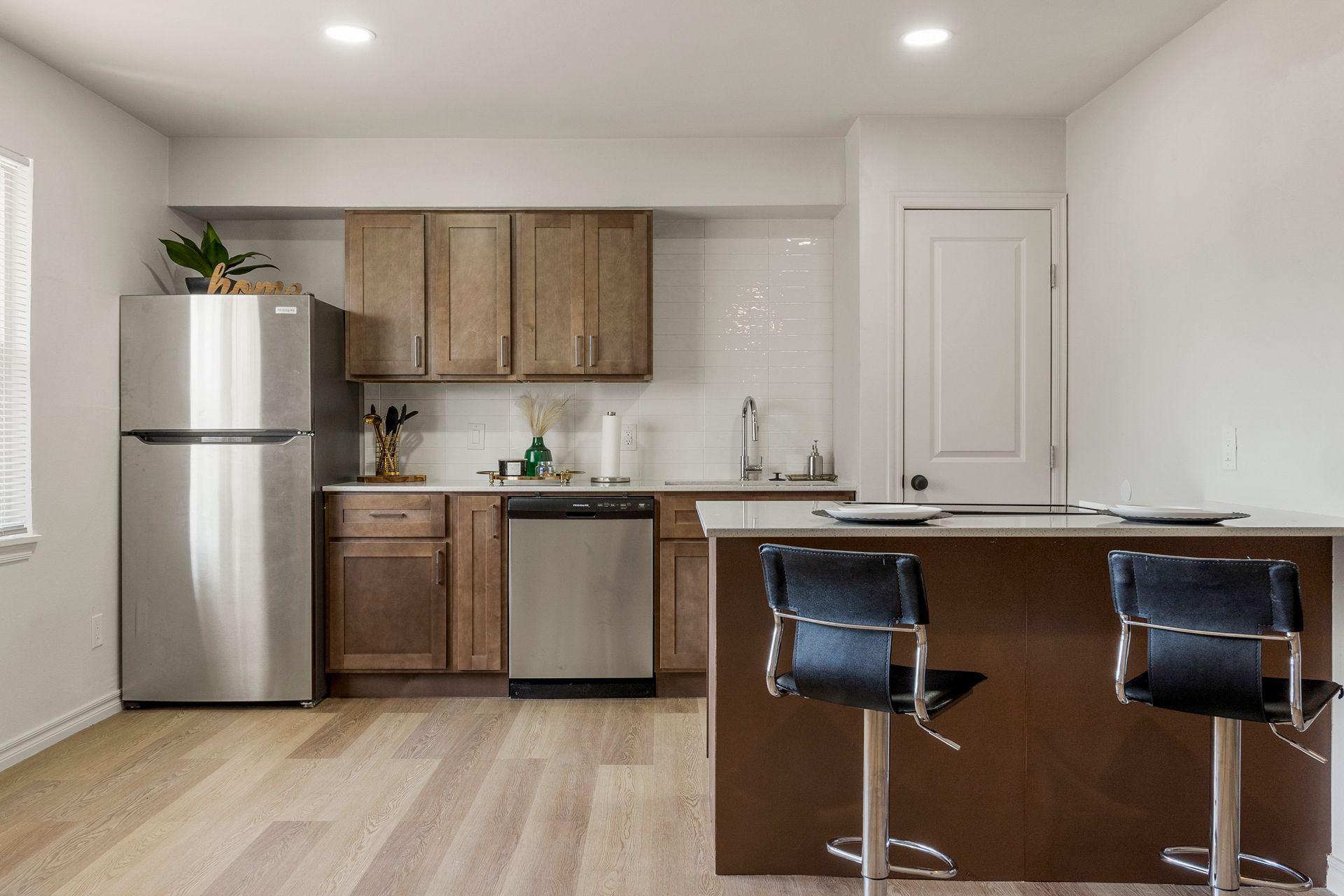 Modern appliances in Tulsa rental kitchen