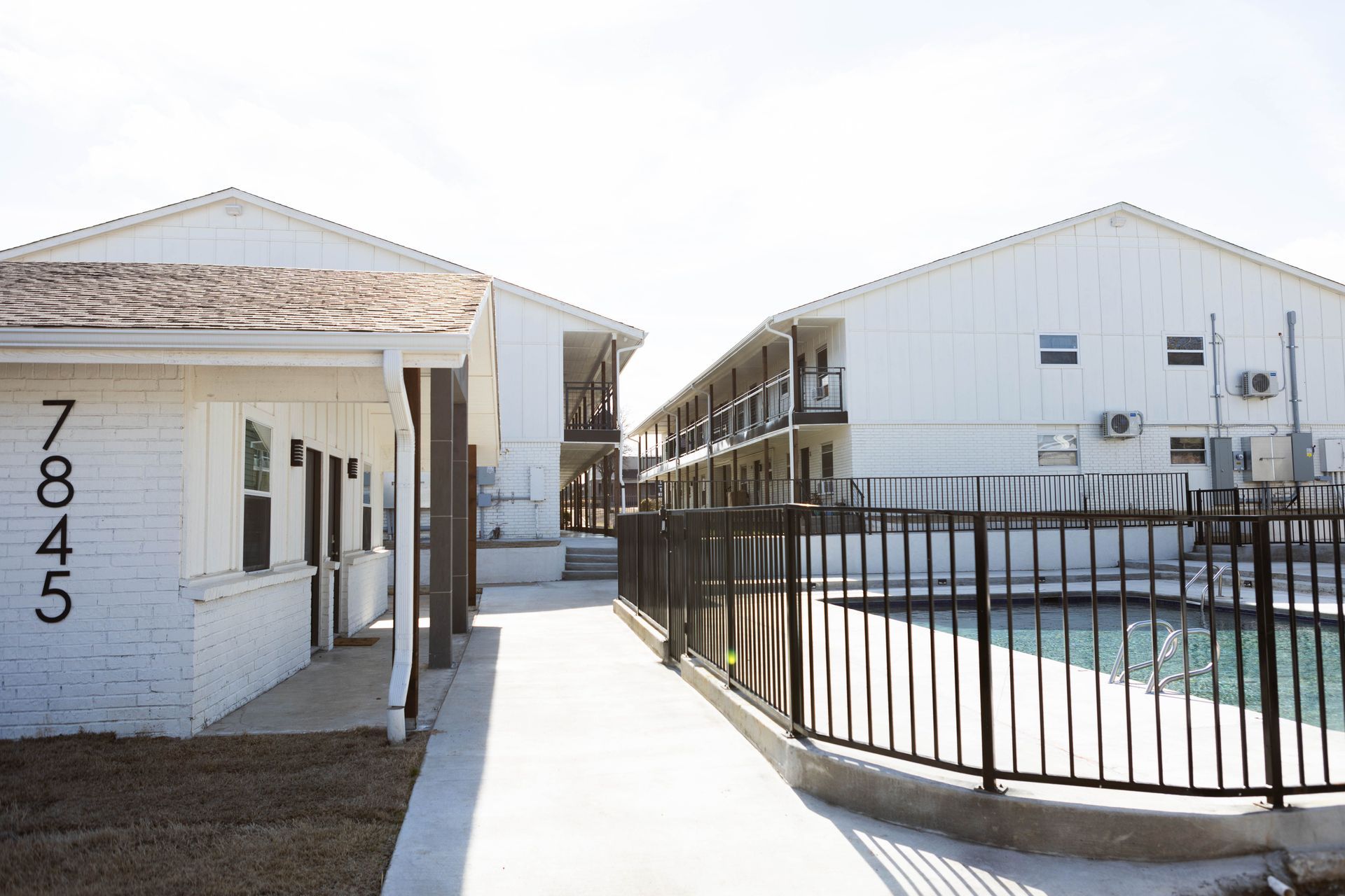 Apartments with Pool Area