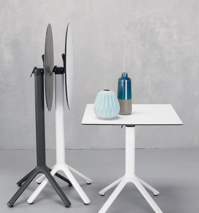 letto matrimoniale con base grigia