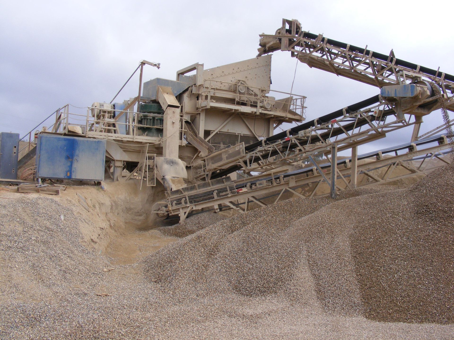 Quarry machinery — W Wall & Sons In Sarina, QLD