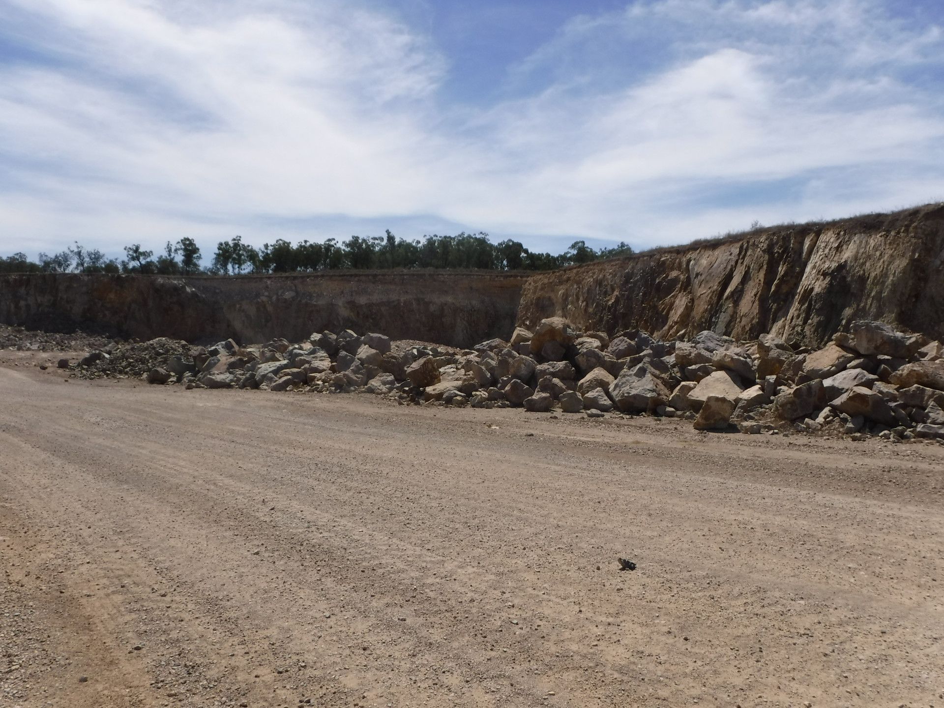 quarry machinery — W Wall & Sons in Nebo, QLD