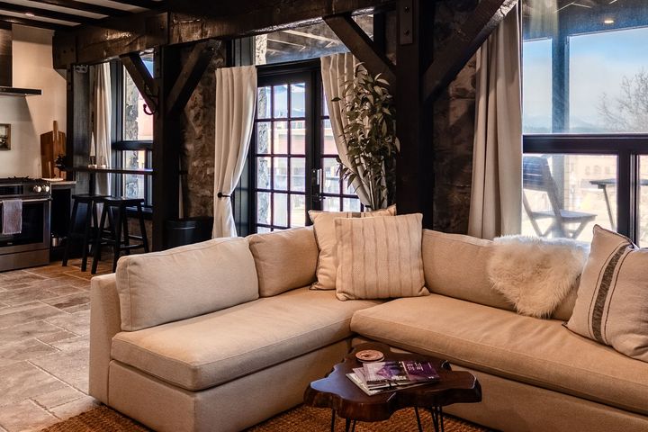 Horsefeathers Boutique Hotel Luxury Condos in Hood River