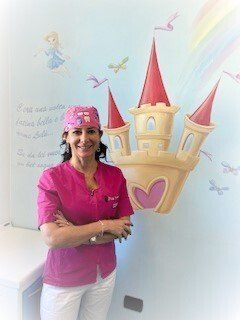 controllo denti bambina