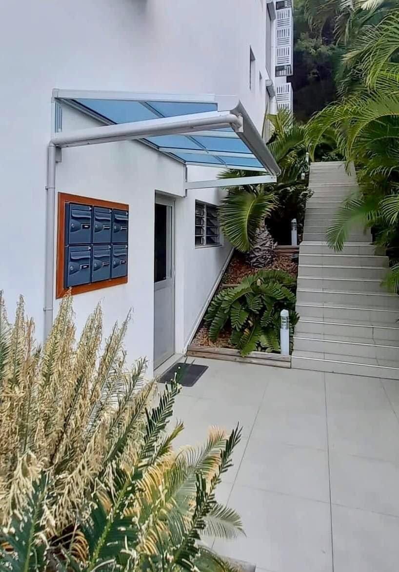 Auvent sur mesure pour terrasse à Nouméa
