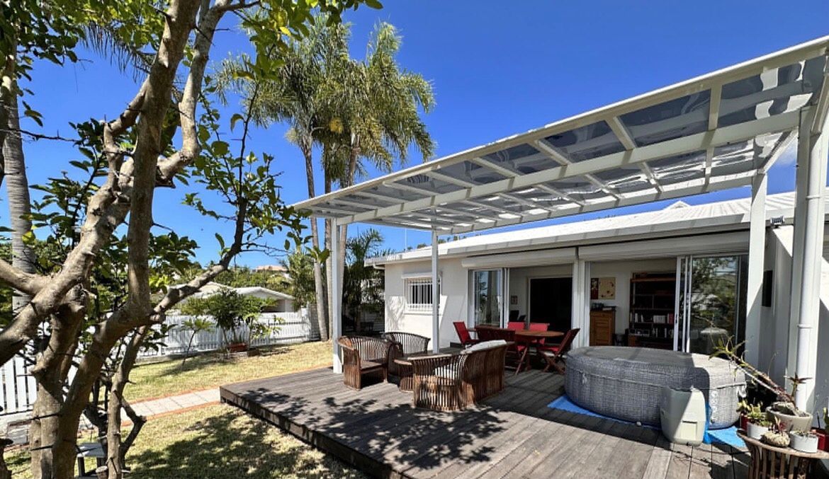 Pergola moderne bioclimatique à Nouméa
