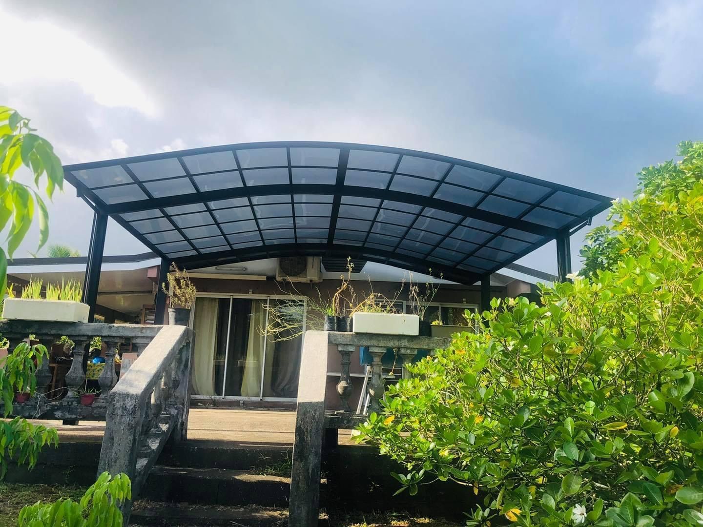 Carport Demi-lune en polycarbonate
