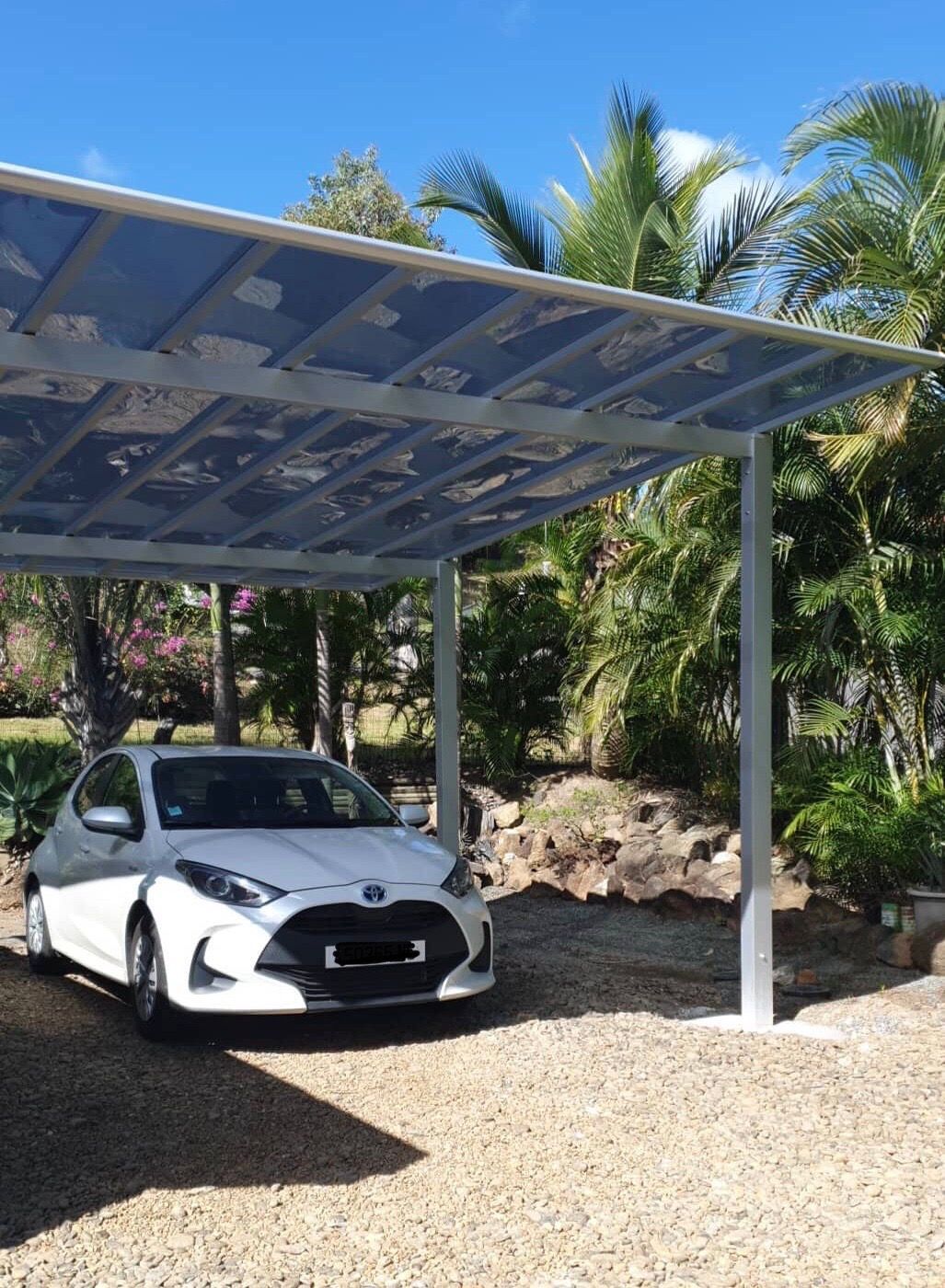 Carport toiture plate esthétique pour camping-car