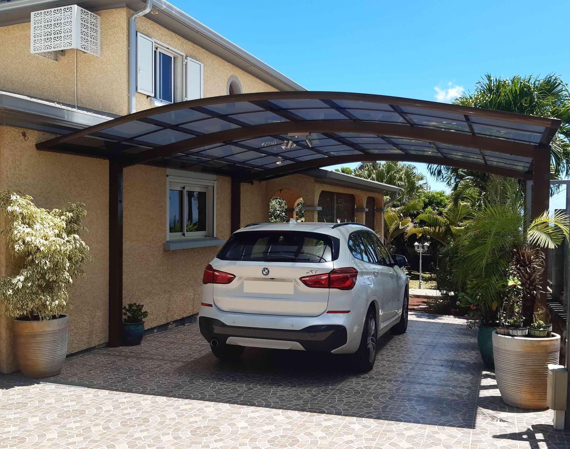 Carport Demi-lune durable
