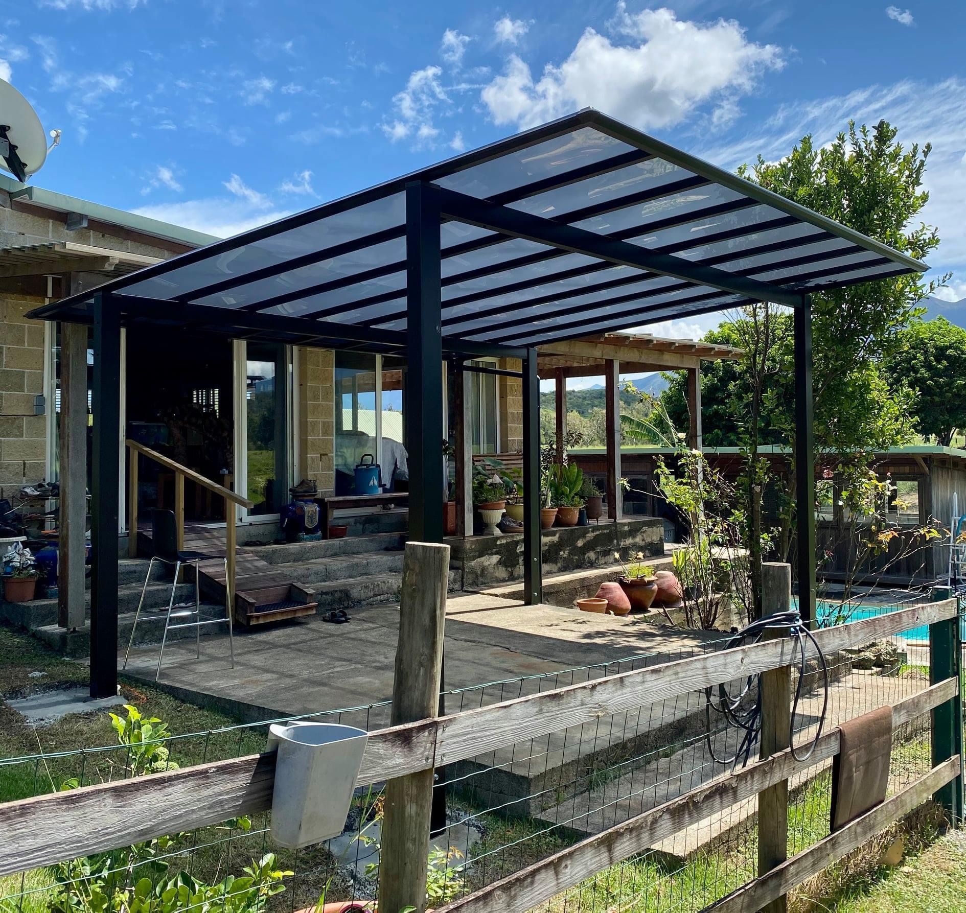 Carport toiture plate en aluminium facile à entretenir
