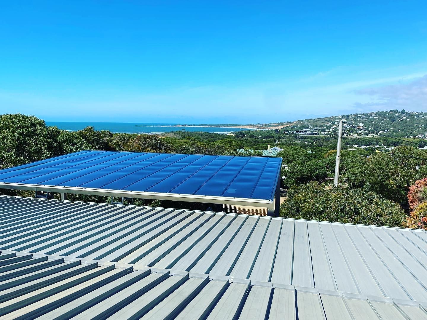 Pergola toiture plate design pour votre jardin