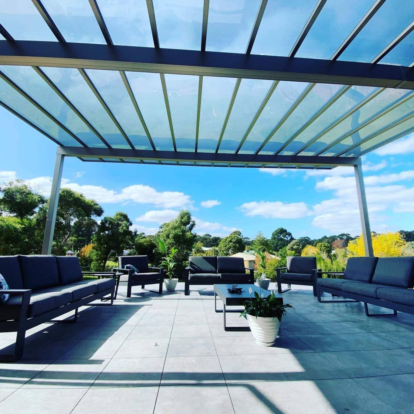Pergola toiture plate sur mesure pour votre terrasse