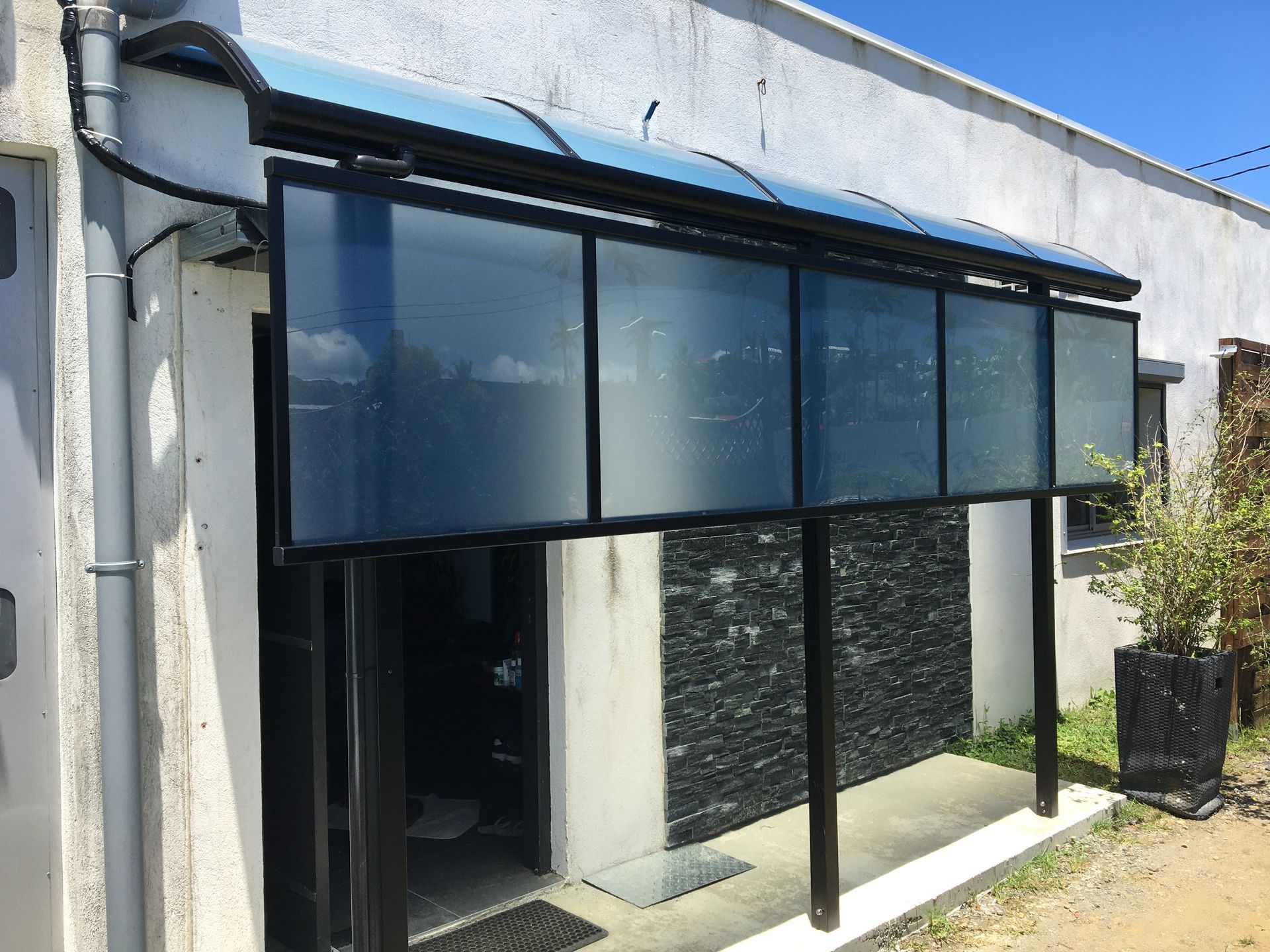 Pergola à l'ombre à Nouméa
