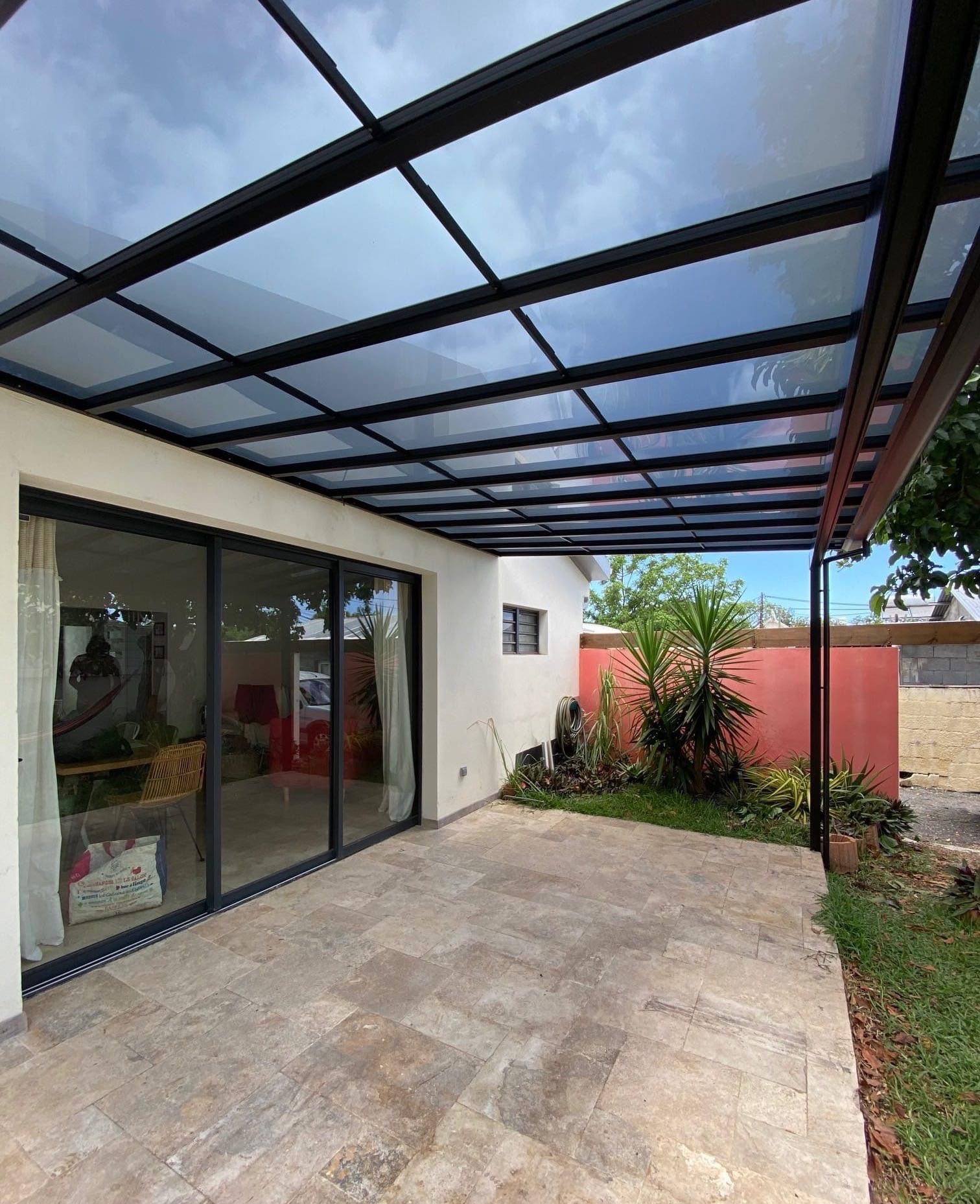 Carport esthétique et pratique à Nouméa
