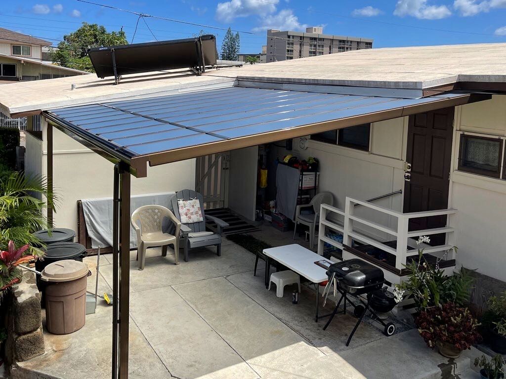 Pergola élégante avec toit en polycarbonate à Nouméa
