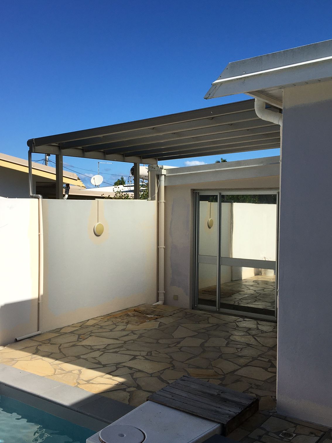 Carport en aluminium pour véhicules à Nouméa
