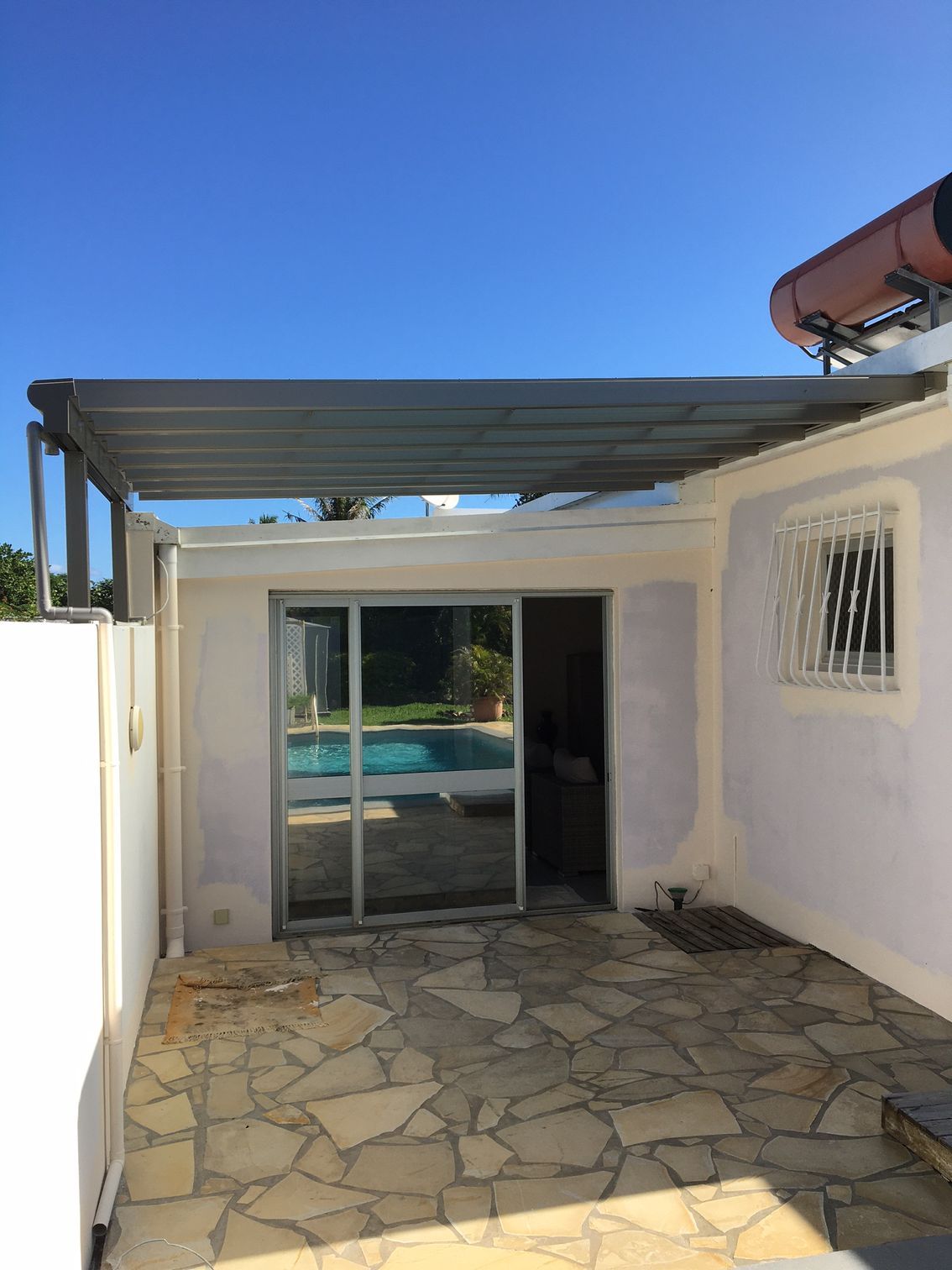 Pergola en aluminium pour jardin à Nouméa
