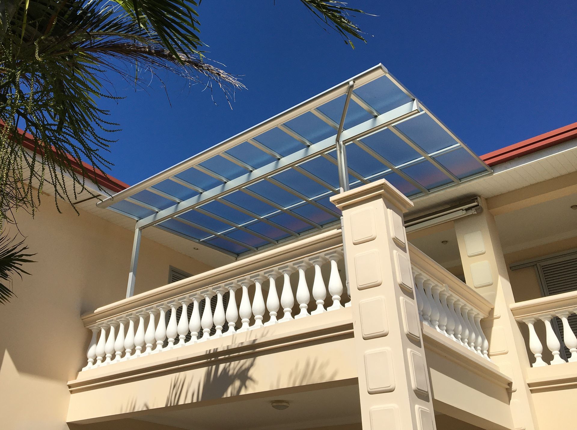 Abri élégant en aluminium à Nouméa
