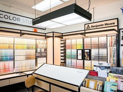 The interior of a benjamin moore paint store.