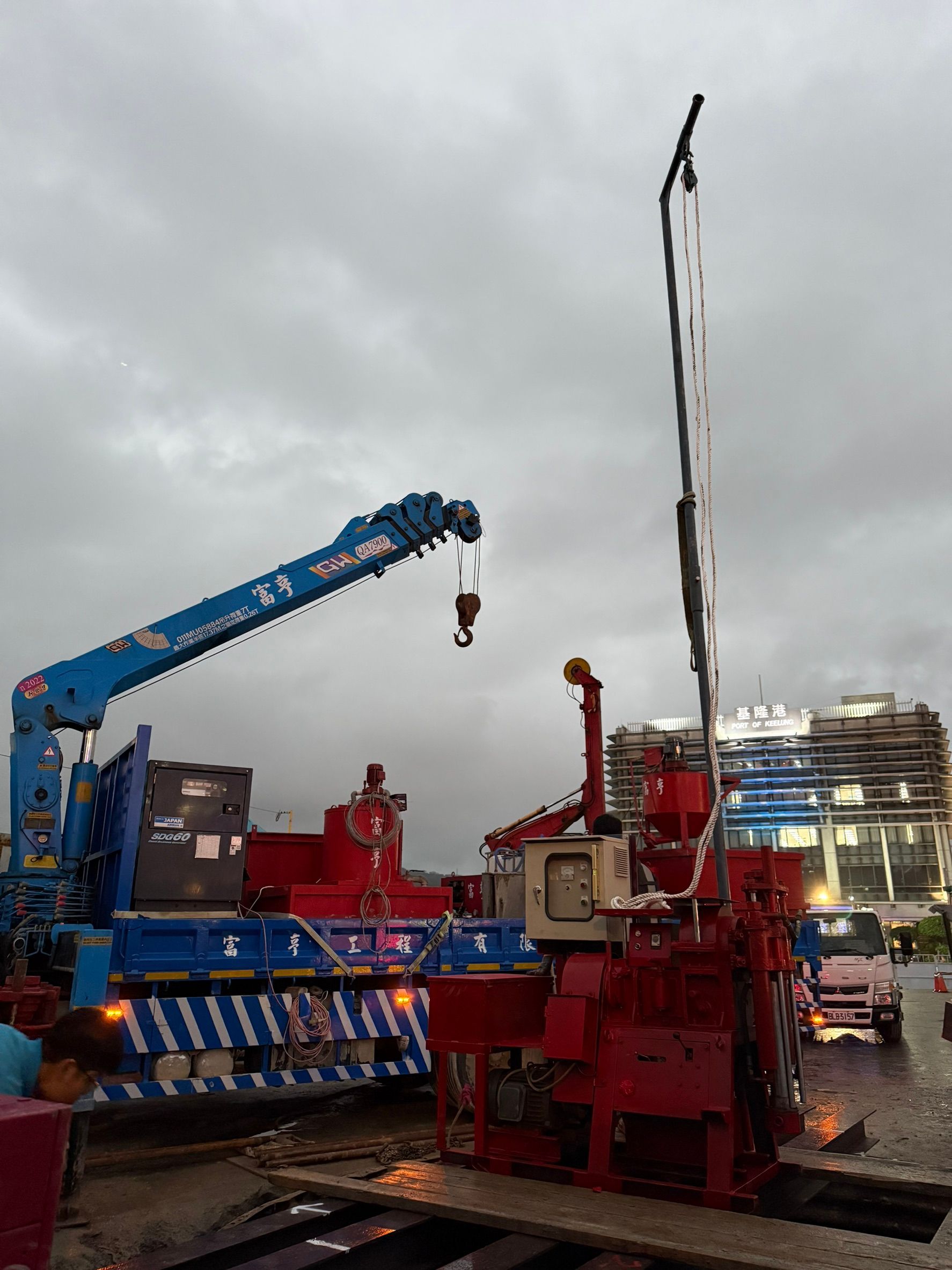 Ground improvement near port with tidal conditions